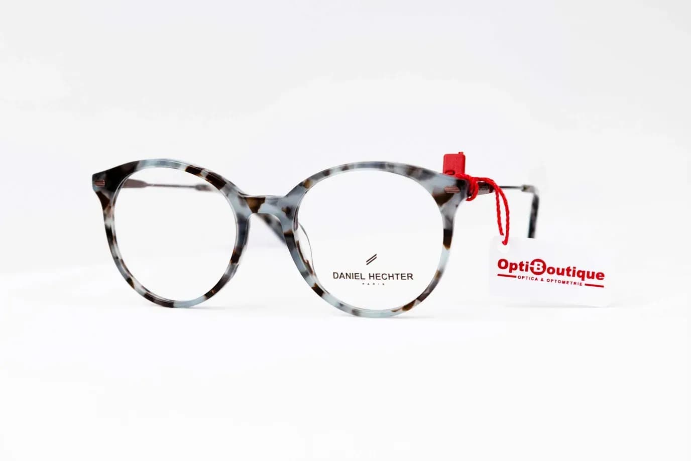 Daniel Hechter Brille mit Schildpatt-Muster und rotem Etui, professionelle Produktfotografie Wien