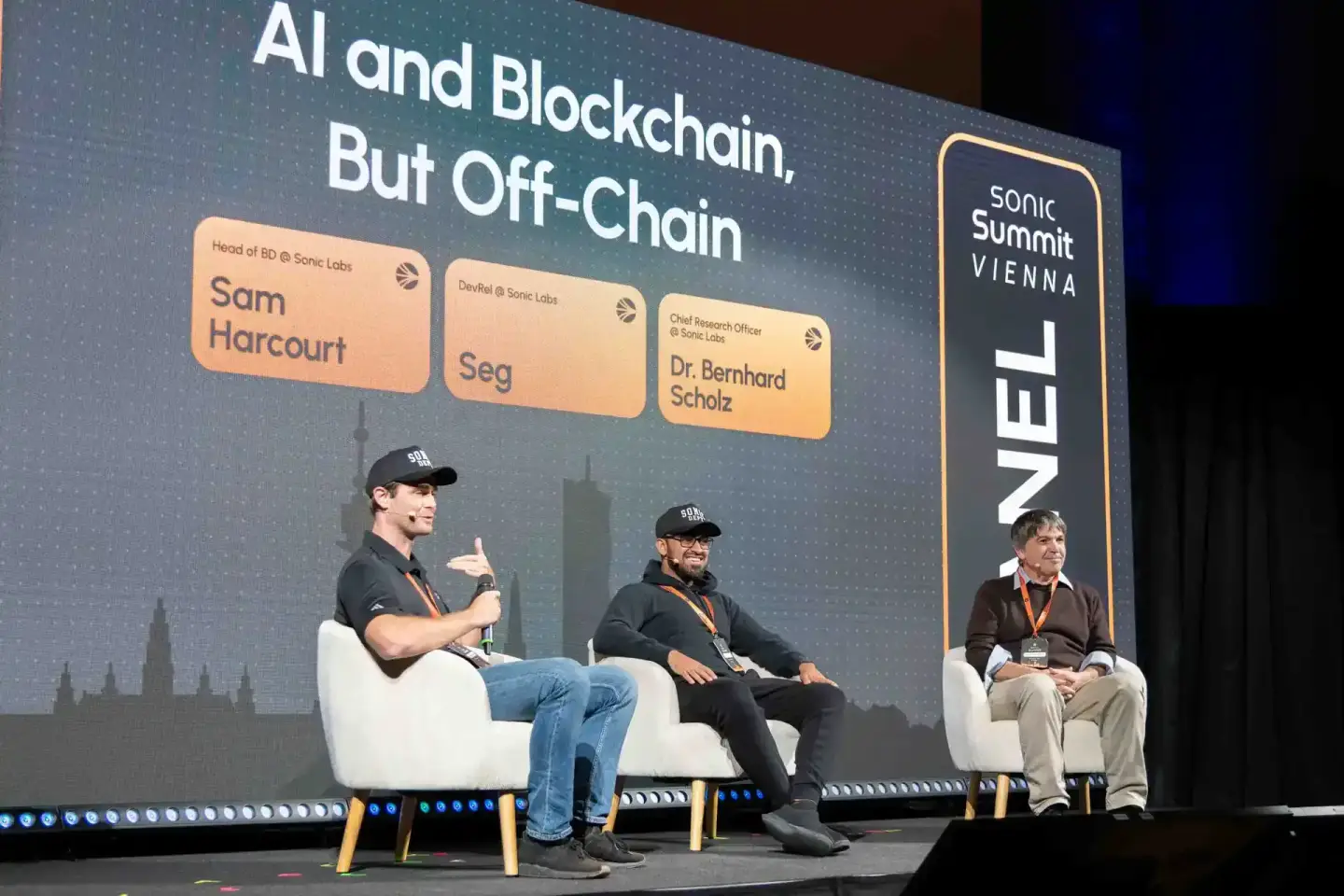 Panel-Diskussion zum Thema AI und Blockchain auf der Sonic Summit Vienna mit Sam Harcourt, Seg und Dr. Bernhard Scholz - Even