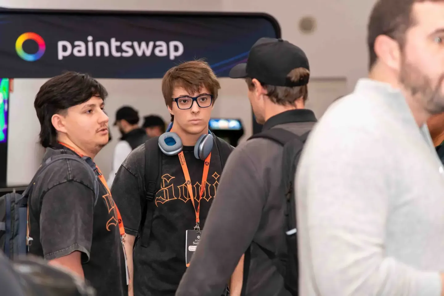 Besucher beim Sonic Summit Event vor der Paintswap-Bühne – professionelle Eventfotografie Wien