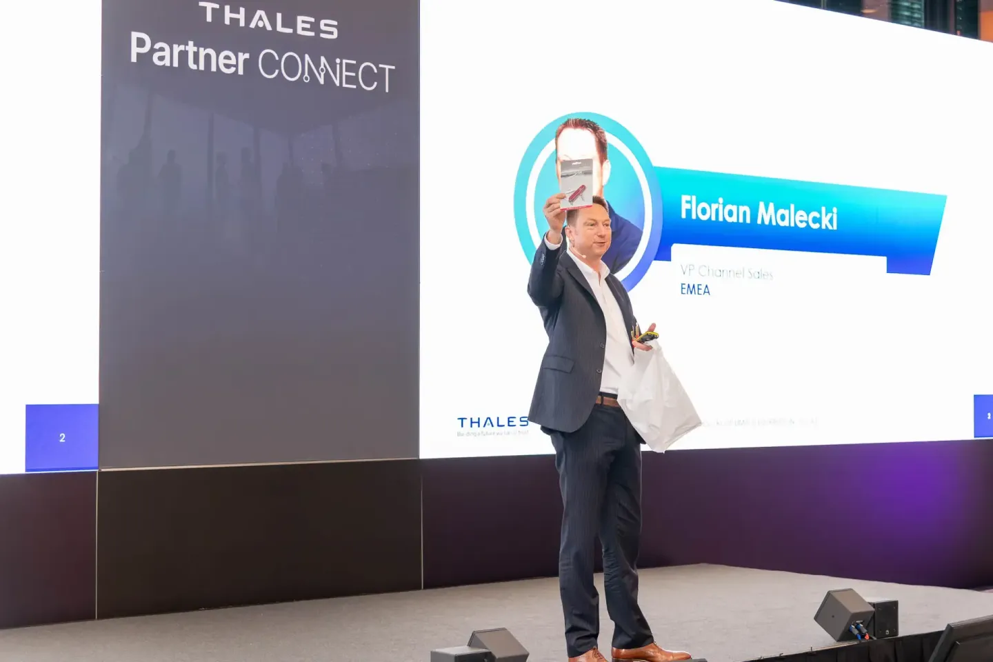Florian Malecki präsentiert auf der Thales Partner Connect Konferenz – professionelle Eventfotografie Wien