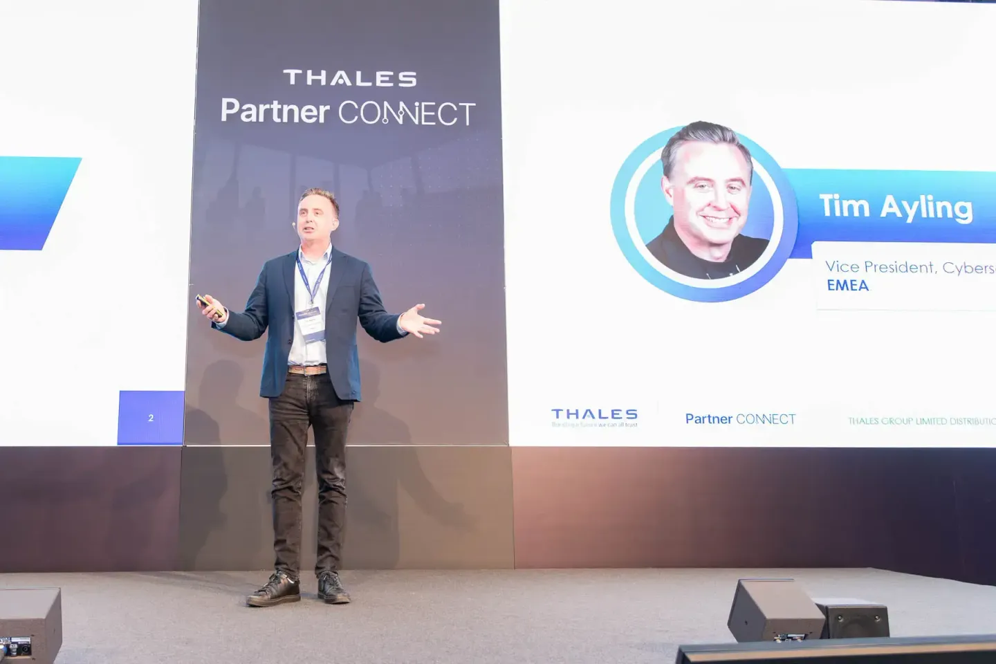 Tim Ayling, Vice President Cybers EMEA, präsentiert auf der Thales Partner Connect Konferenz - Eventfotografie Wien