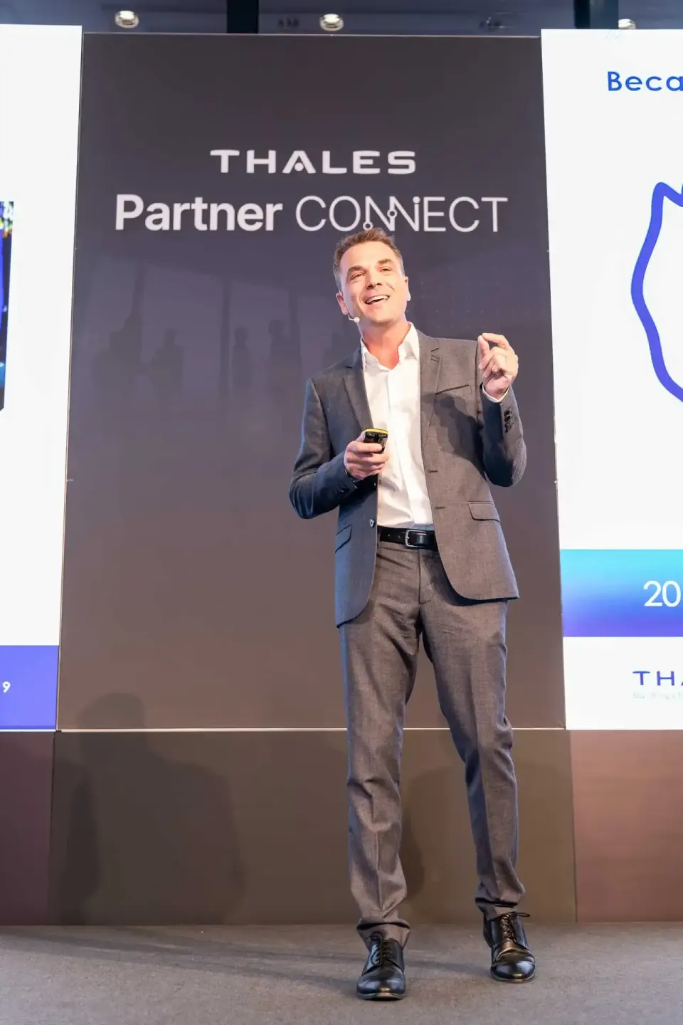Sprecher präsentiert bei Thales Partner Connect Event - Eventfotograf Wien dokumentiert Firmenevent